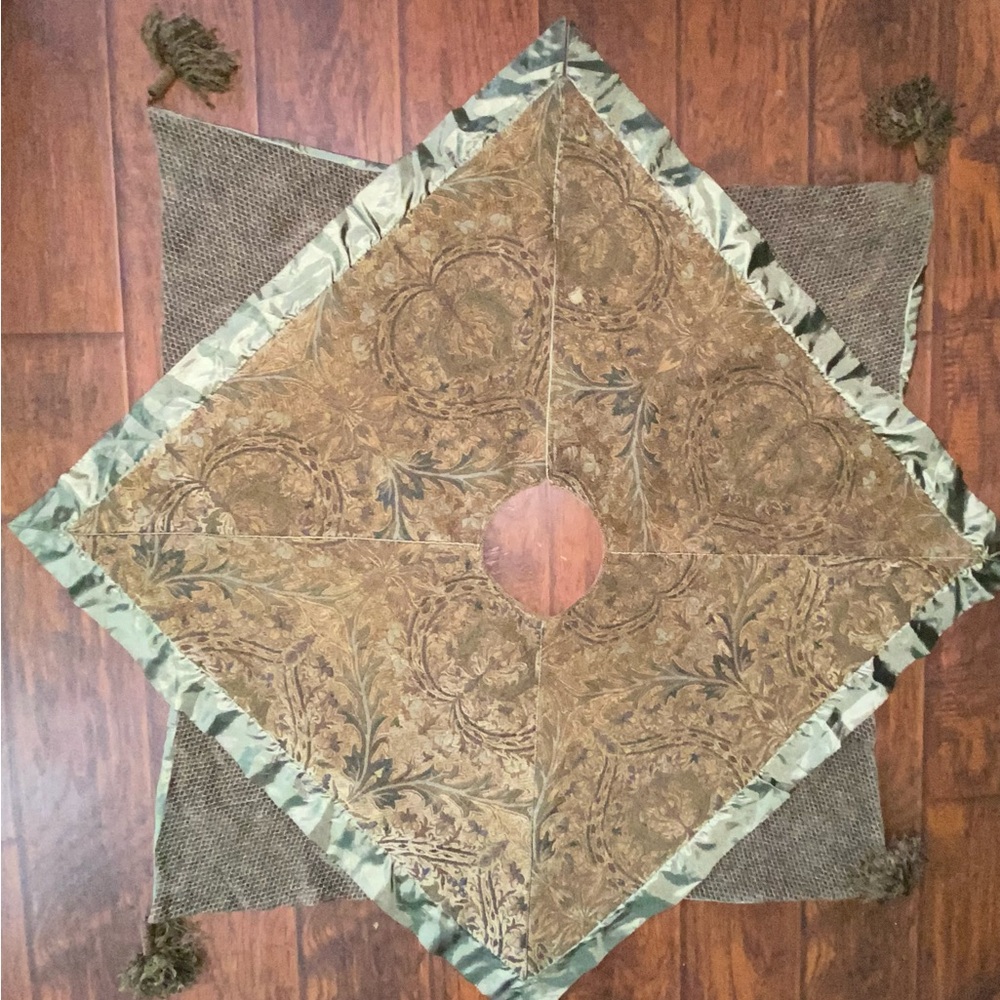 Villa Bacci Christmas Tree Skirt rustic tassels tapestry holiday winter AA15